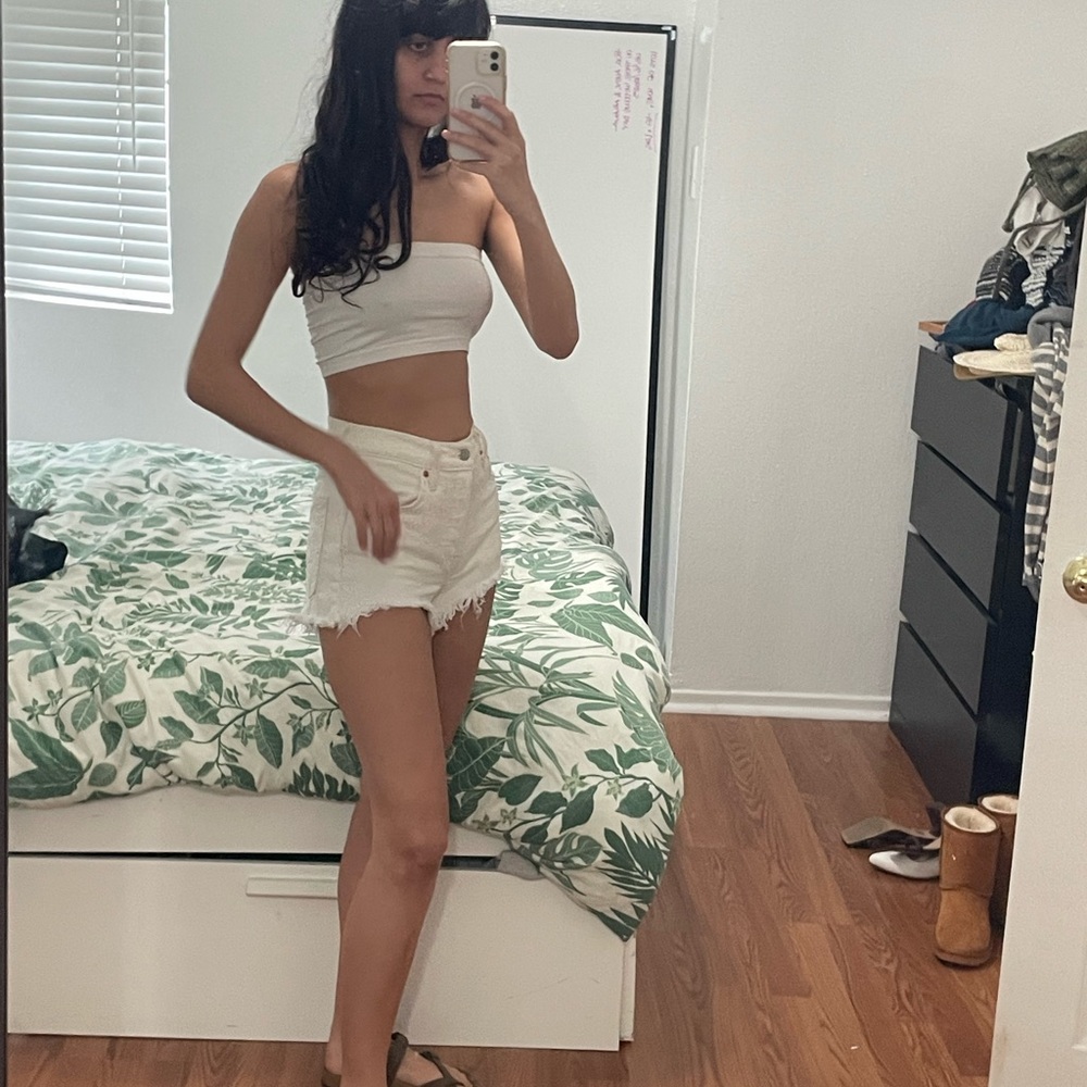 ❌DONATED❌ MOVING SALE White Levi’s Shorts